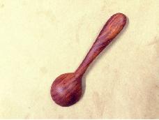 不知名木头做的第一个勺子，纯手工。
