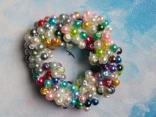 夏日美美的珍珠发圈，可以当手链，也可以用这种方法钩项链。