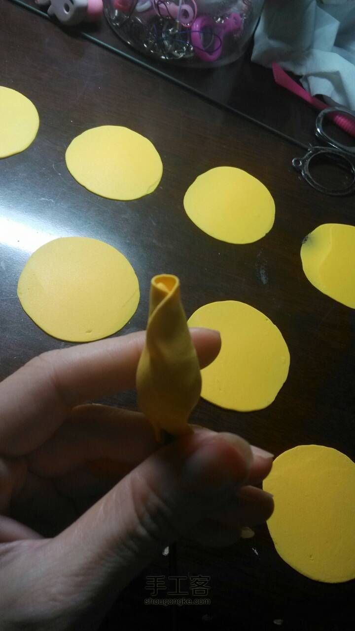 粘土玫瑰花束 第2步