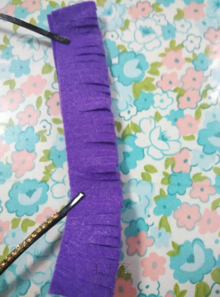 紫色不织布小花朵 第3步