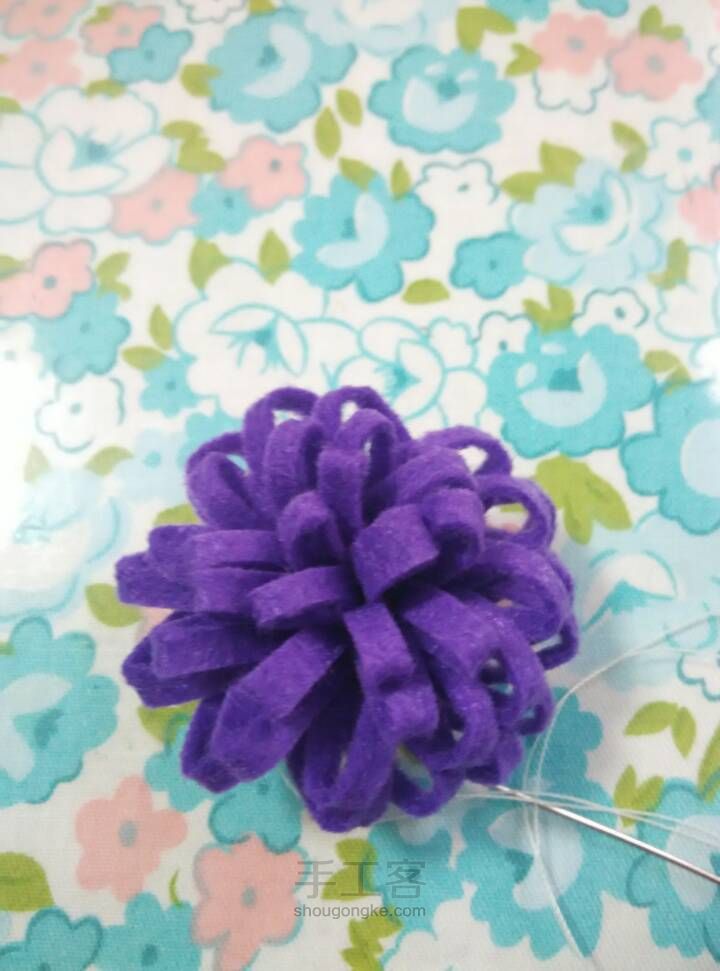 紫色不织布小花朵 第5步