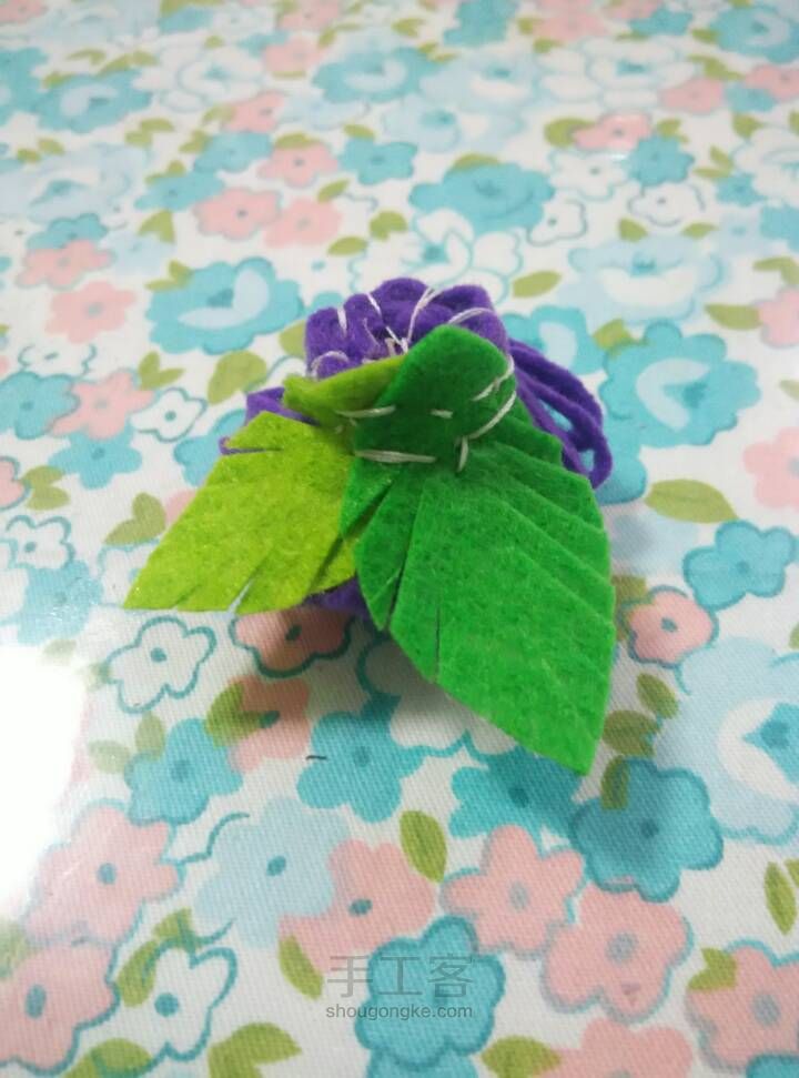 紫色不织布小花朵 第7步