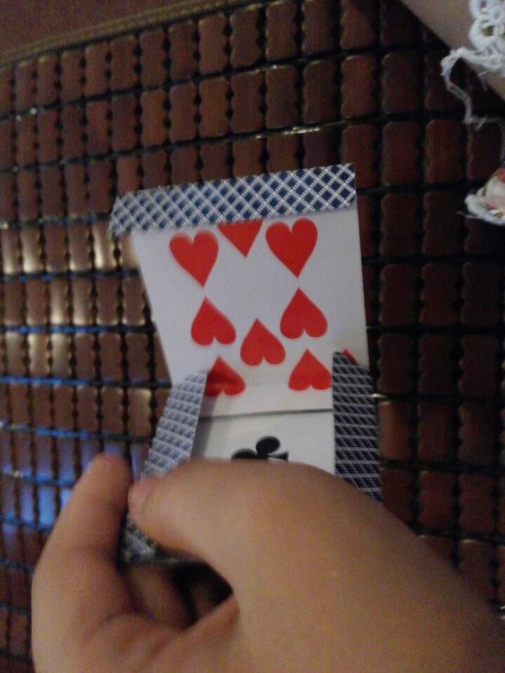 用扑克牌做糖果收纳盒 第7步