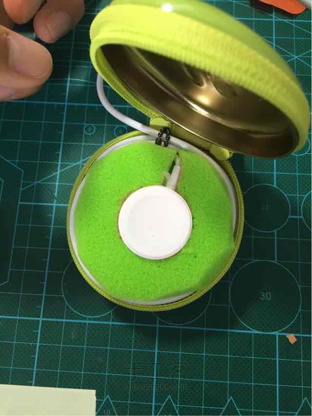 Apple watch 充电线收纳盒
 第4步