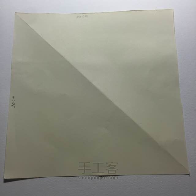 （纸盒系列八十七）一款简单纸盒折法 第1步