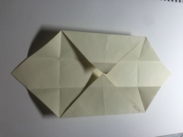 （纸盒系列八十七）一款简单纸盒折法 第5步