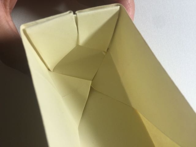（纸盒系列八十七）一款简单纸盒折法 第10步