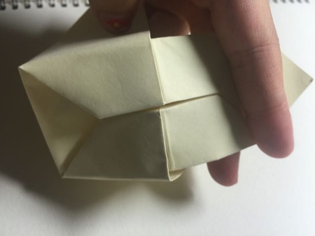 （纸盒系列八十七）一款简单纸盒折法 第8步