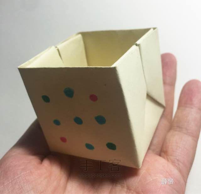 （纸盒系列八十七）一款简单纸盒折法 第13步