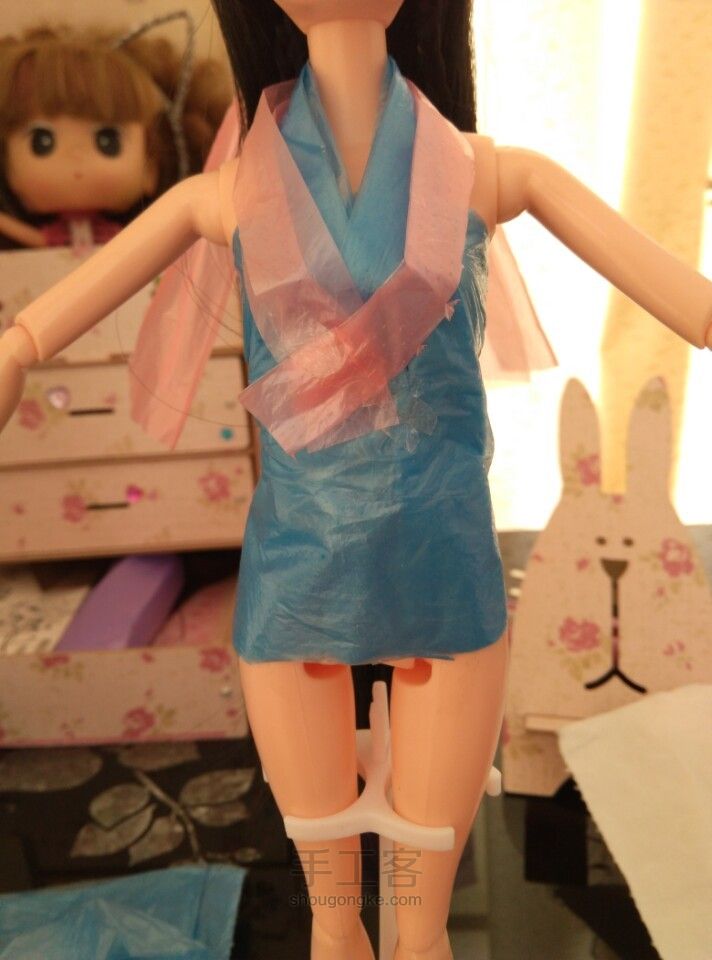 自制娃衣——用塑料袋和纸巾（转） 第5步