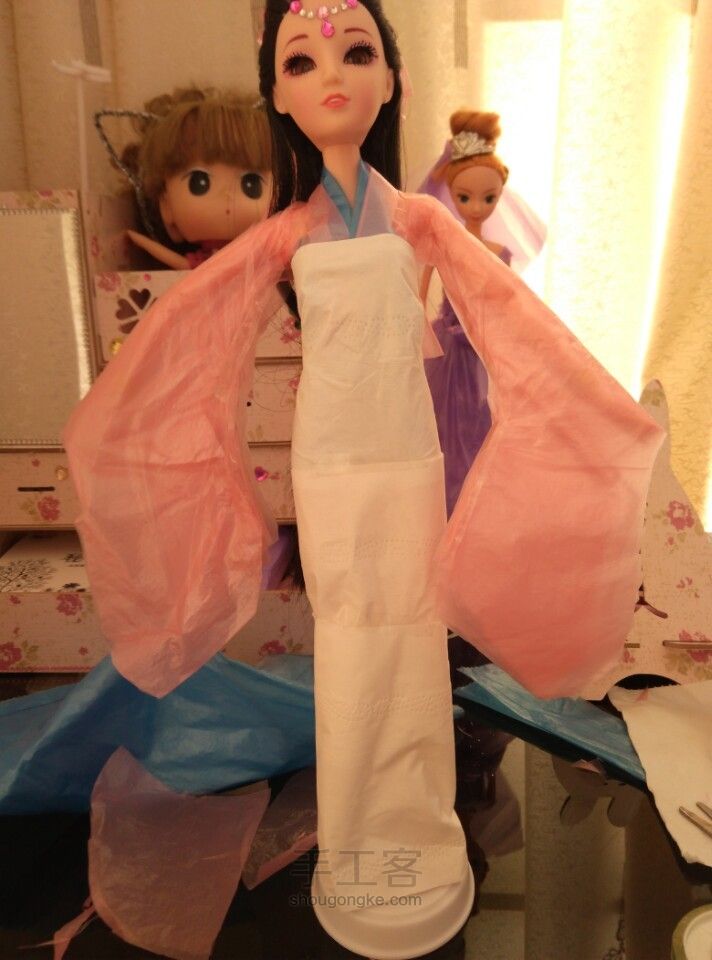 自制娃衣——用塑料袋和纸巾（转） 第12步