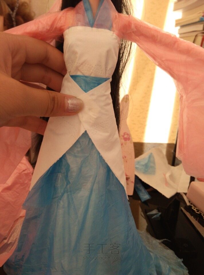 自制娃衣——用塑料袋和纸巾（转） 第18步