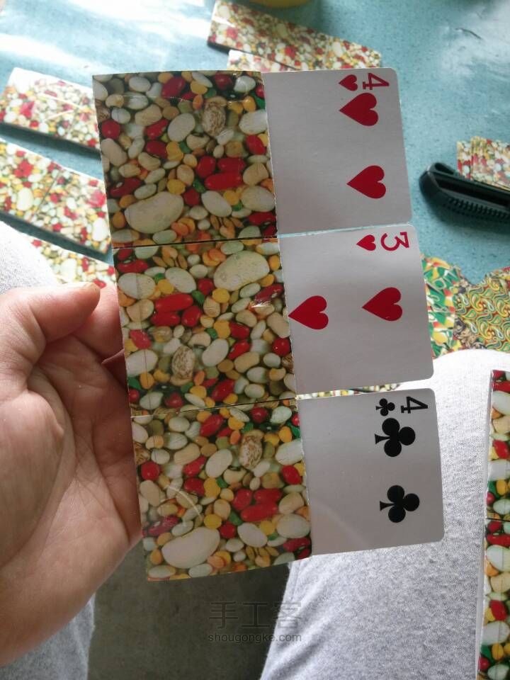 扑克牌变身漂亮的纸抽 第9步