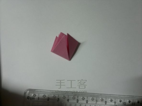 教你用纸折折漂亮的百合花 第4步