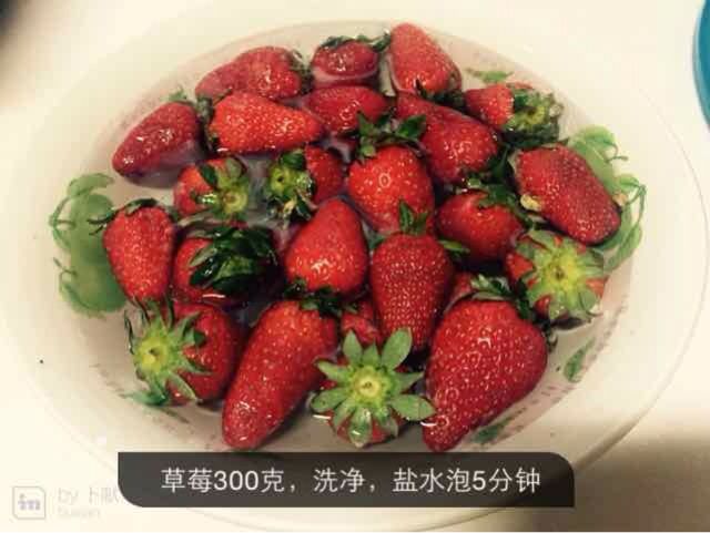 【转载】制作草莓酱 第1步