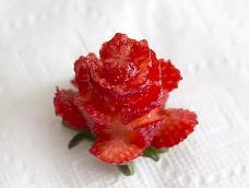 草莓做的花球