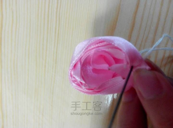 手工制作玫瑰花苞DIY教程 第16步