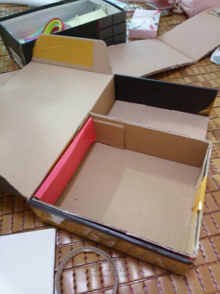 旧鞋盒改造置收纳盒 第2步
