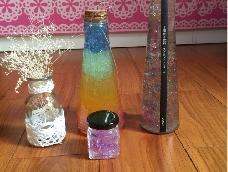 瓶子里装着一架彩虹
