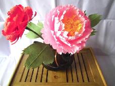 牡丹花，高雅芬芳，婀娜多姿，是中国的国花。自古以来，中国人都认为牡丹是花中之王，芍药是花中之相