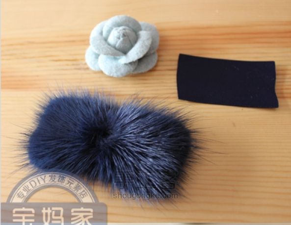 高端大气上档次的山茶花毛毛发夹 第1步