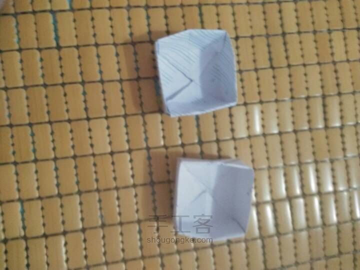 超简单的折纸盒子方法，可以用来放小首饰哦，赶快学起来吧 第14步