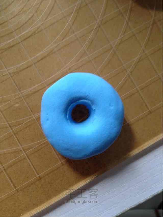 可爱粘土甜甜圈 第10步