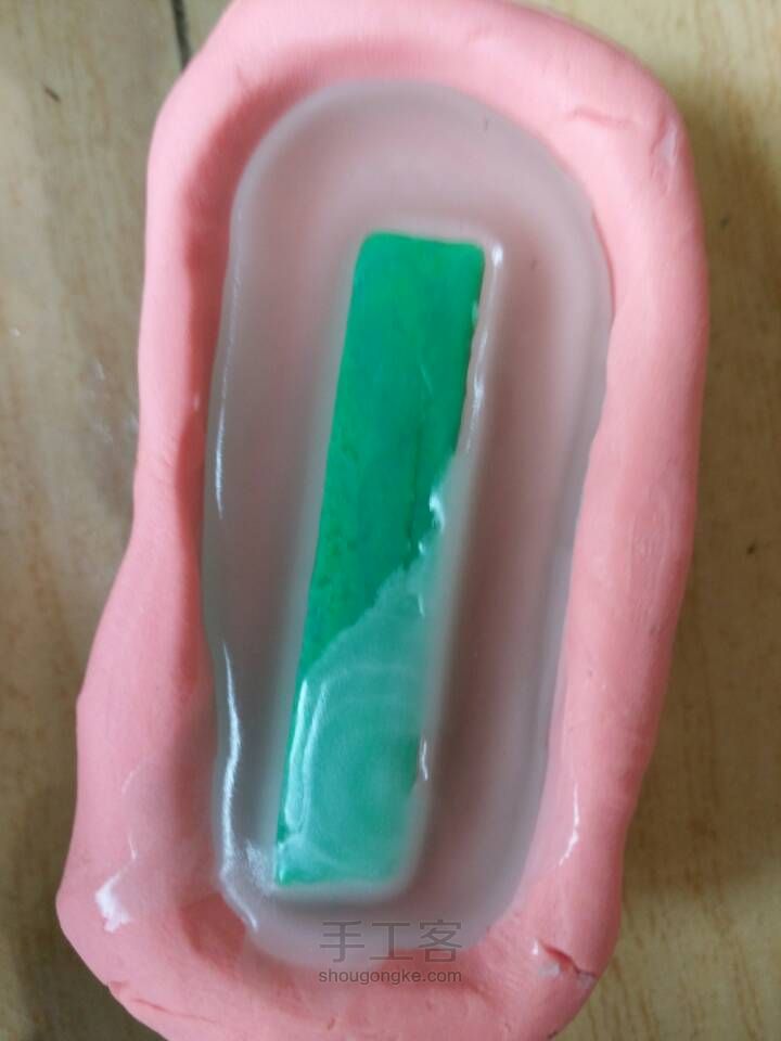 手工滴胶挂坠 第2步