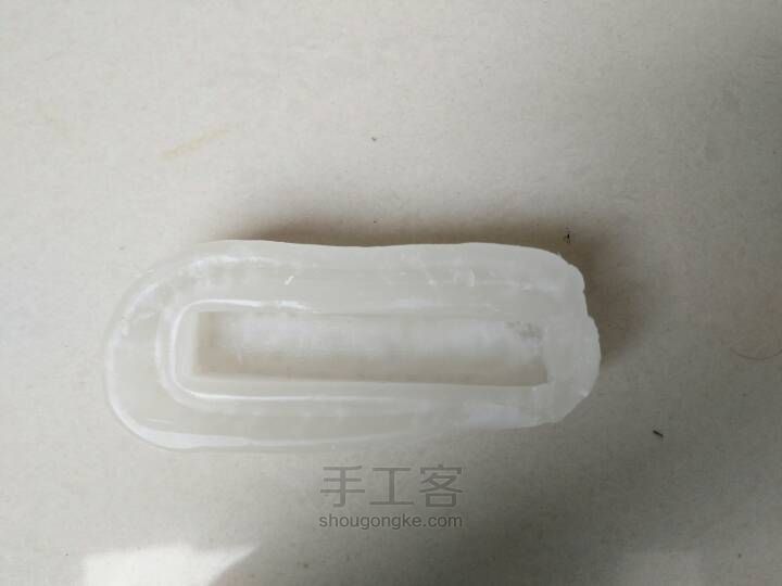 手工滴胶挂坠 第3步