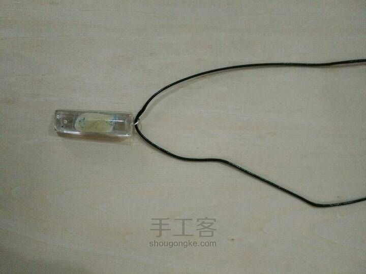 手工滴胶挂坠 第6步