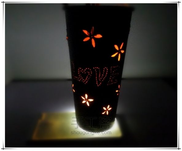 【表白神器】用纸杯改造浪漫镂空花瓶教程 第14步