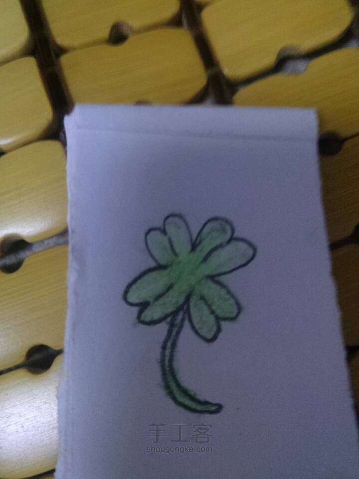 看四叶草。贴纸。 第2步