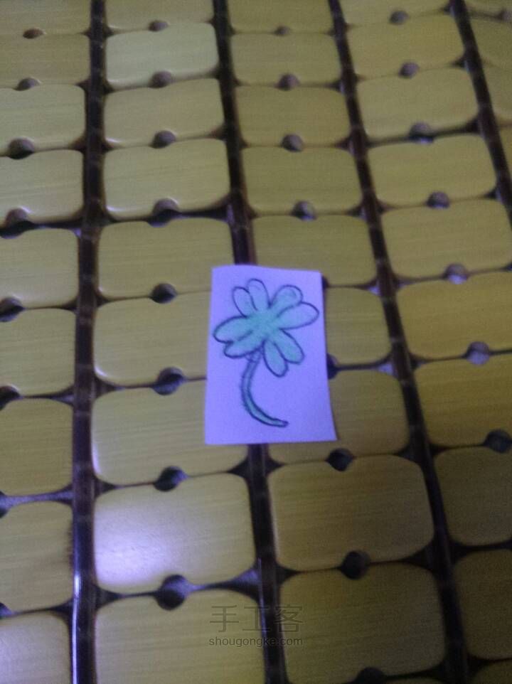 看四叶草。贴纸。 第3步