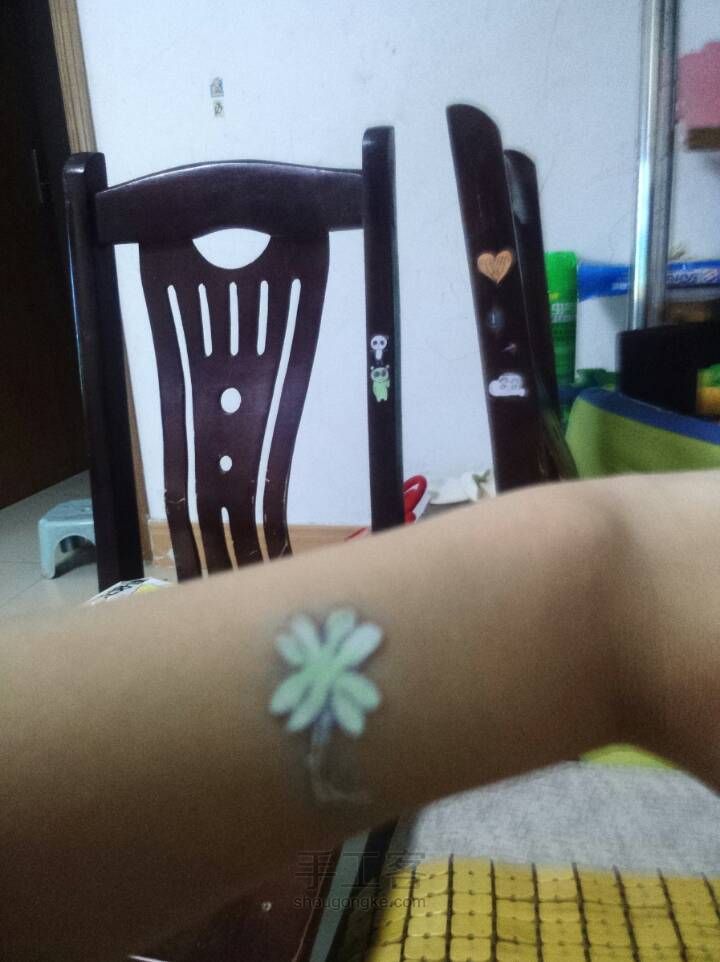 看四叶草。贴纸。 第11步