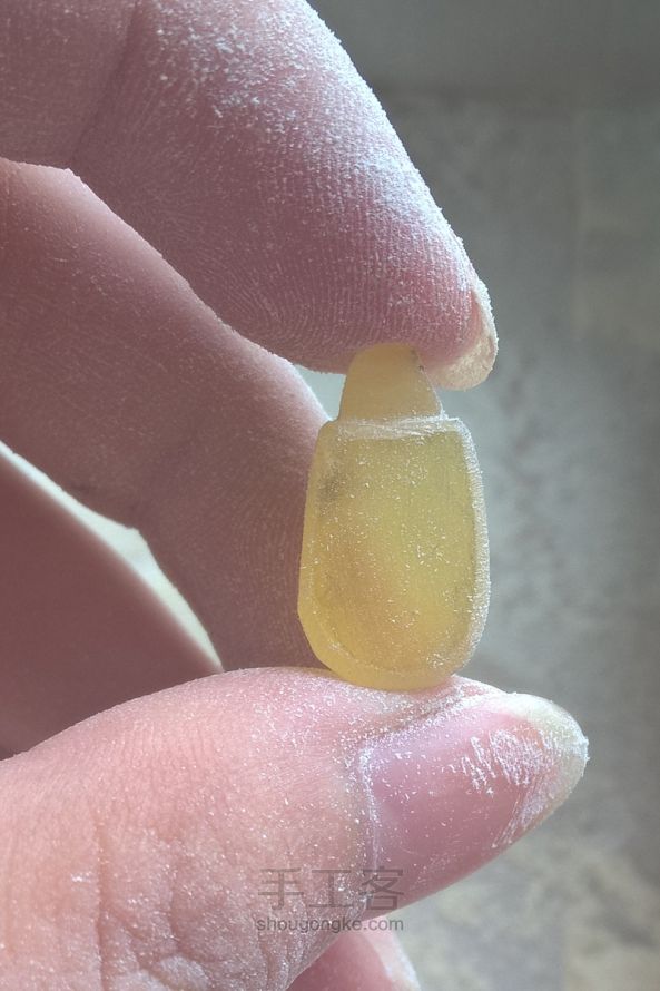 金珀小铃铛一枚。 第9步