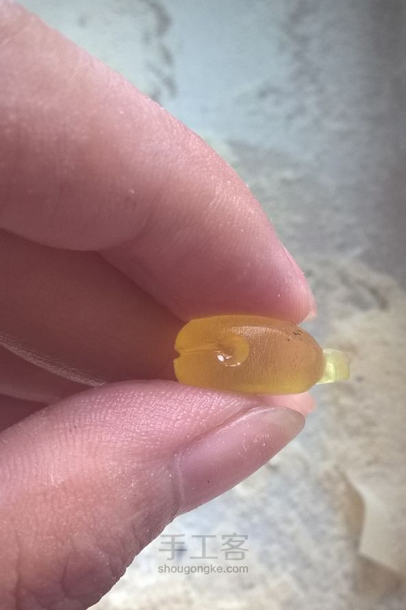 金珀小铃铛一枚。 第12步