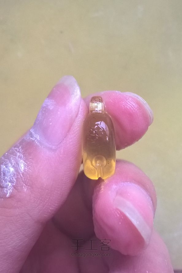 金珀小铃铛一枚。 第15步