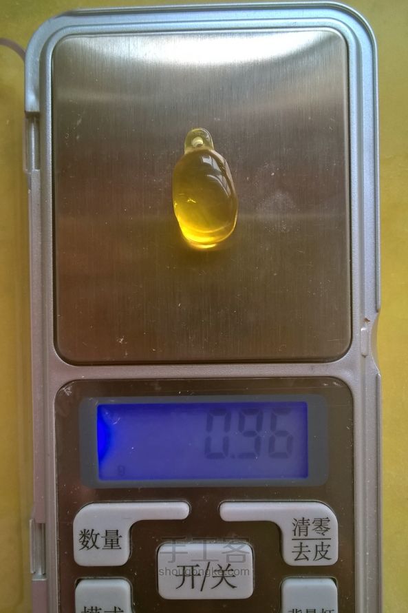 金珀小铃铛一枚。 第16步
