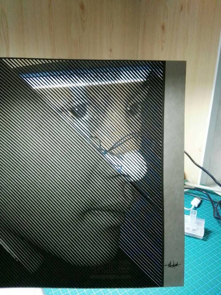 张国荣黑白肖像条纹纸雕 第5步