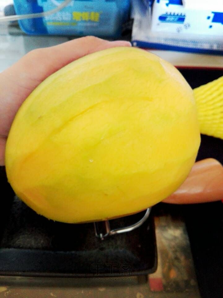 帅气的吃mango 第2步