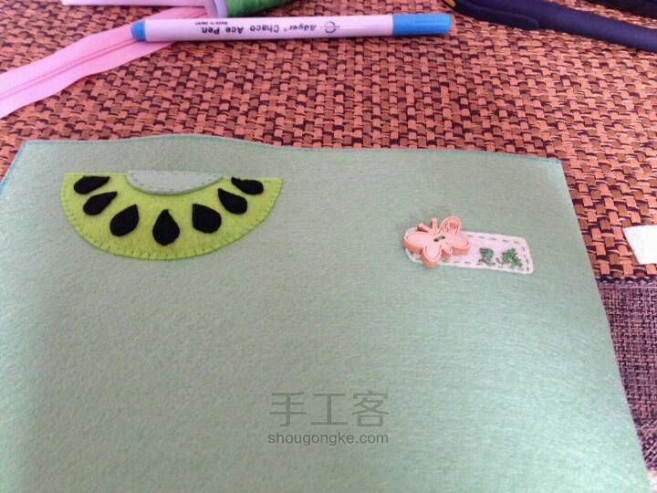 不织布猕猴桃笔袋 第3步