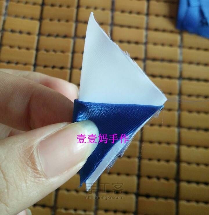 和风花瓣5号，开口尖角花瓣 第4步