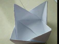 纸折支架（参见上一个教程）变身收纳盒。