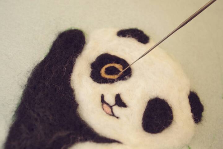 羊毛毡小熊猫绣绷装饰画 第8步