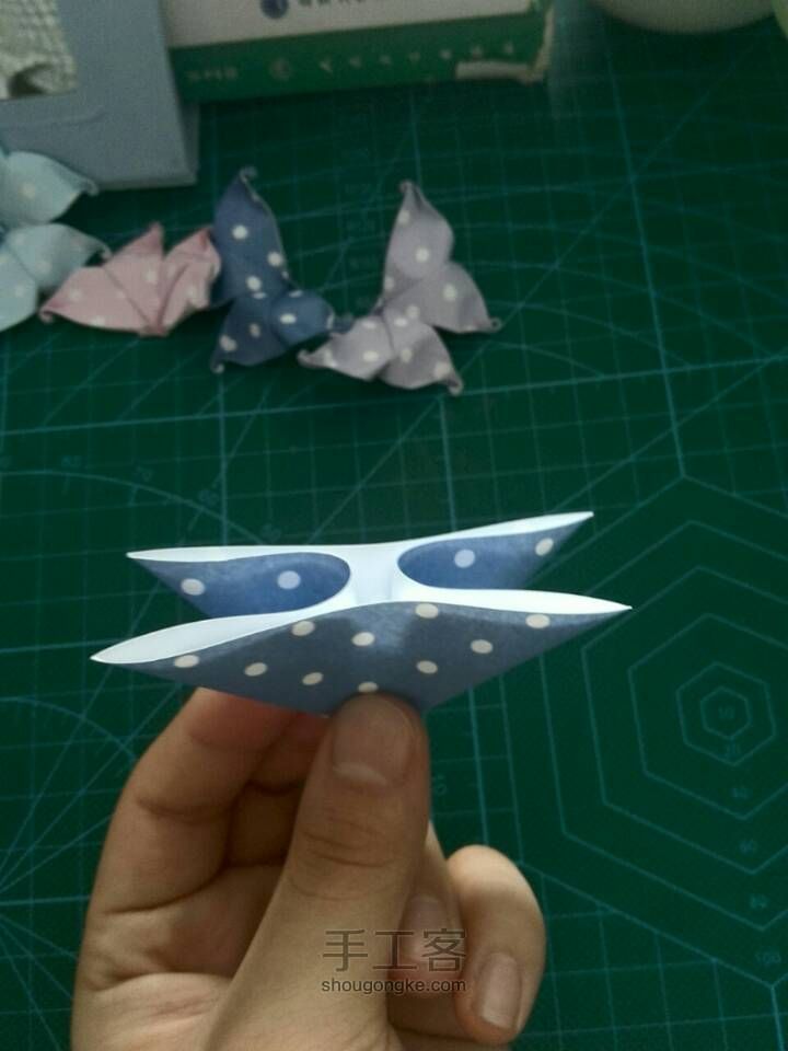 立体蝴蝶折纸 第4步