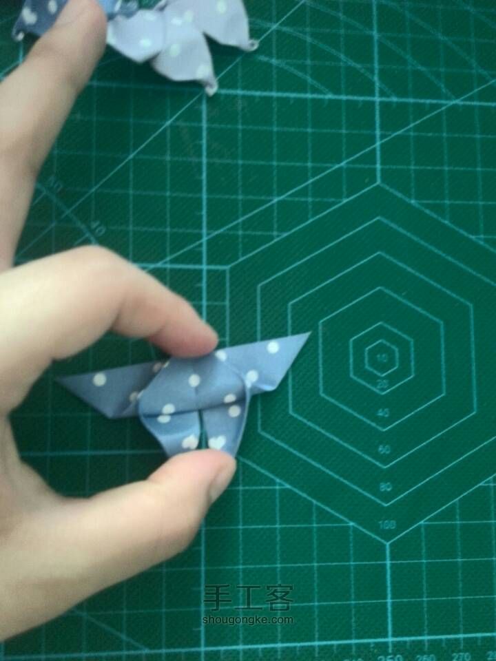 立体蝴蝶折纸 第10步