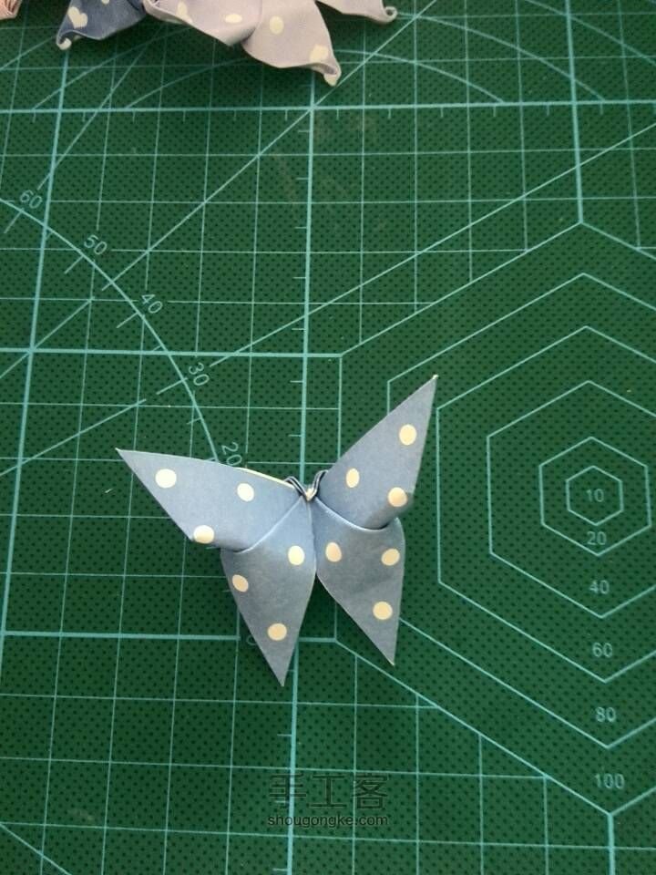 立体蝴蝶折纸 第13步