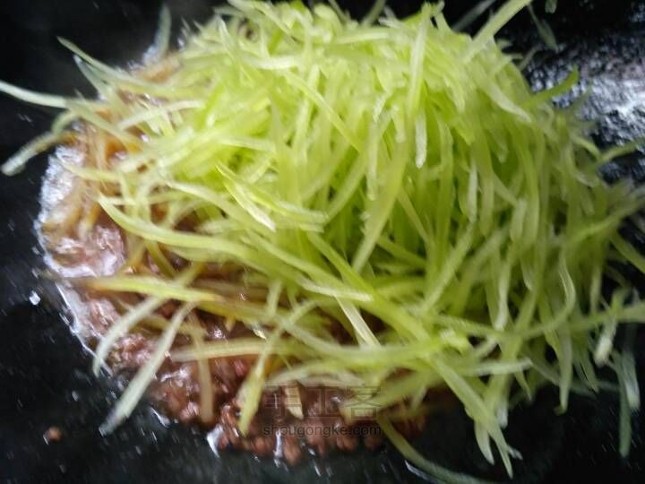 川菜——碎牛肉炒莴笋 第10步