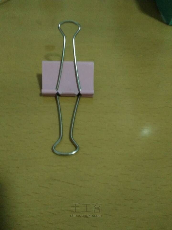 用长尾夹做手机支架 第3步