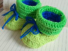 手工编织宝宝鞋 给孩子最好的